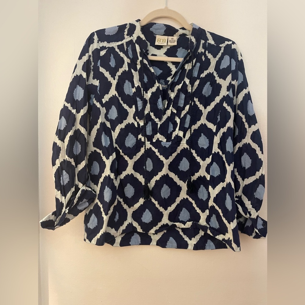 Boo Gemes ikat blue / light blue v-cut neck tunic with tassels & button sleeves